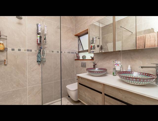 3 BEDROOM FREEHOLD FOR SALE IN HIGHWAY GARDENS